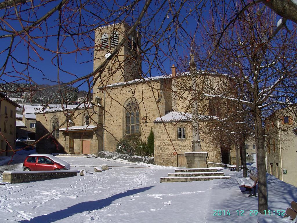 Villa Cellier De La Fontaine Saint-Georges-en-Couzan Zimmer foto