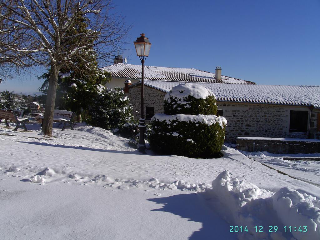 Villa Cellier De La Fontaine Saint-Georges-en-Couzan Zimmer foto