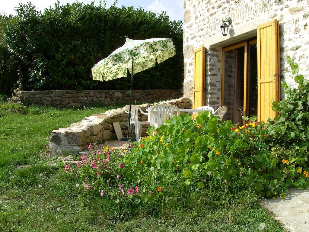 Villa Cellier De La Fontaine Saint-Georges-en-Couzan Zimmer foto